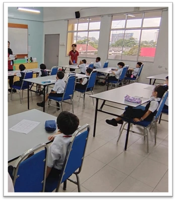 Halaman 11 · Visual 04
